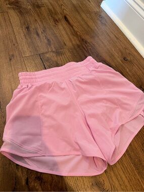 Lululemon High Rise Hotty Hot Shorts 4”